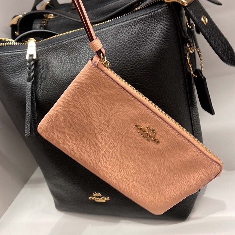 Coach Large Corner Zip Wristlet
IM/Faded Blush - Picture 8 of 16